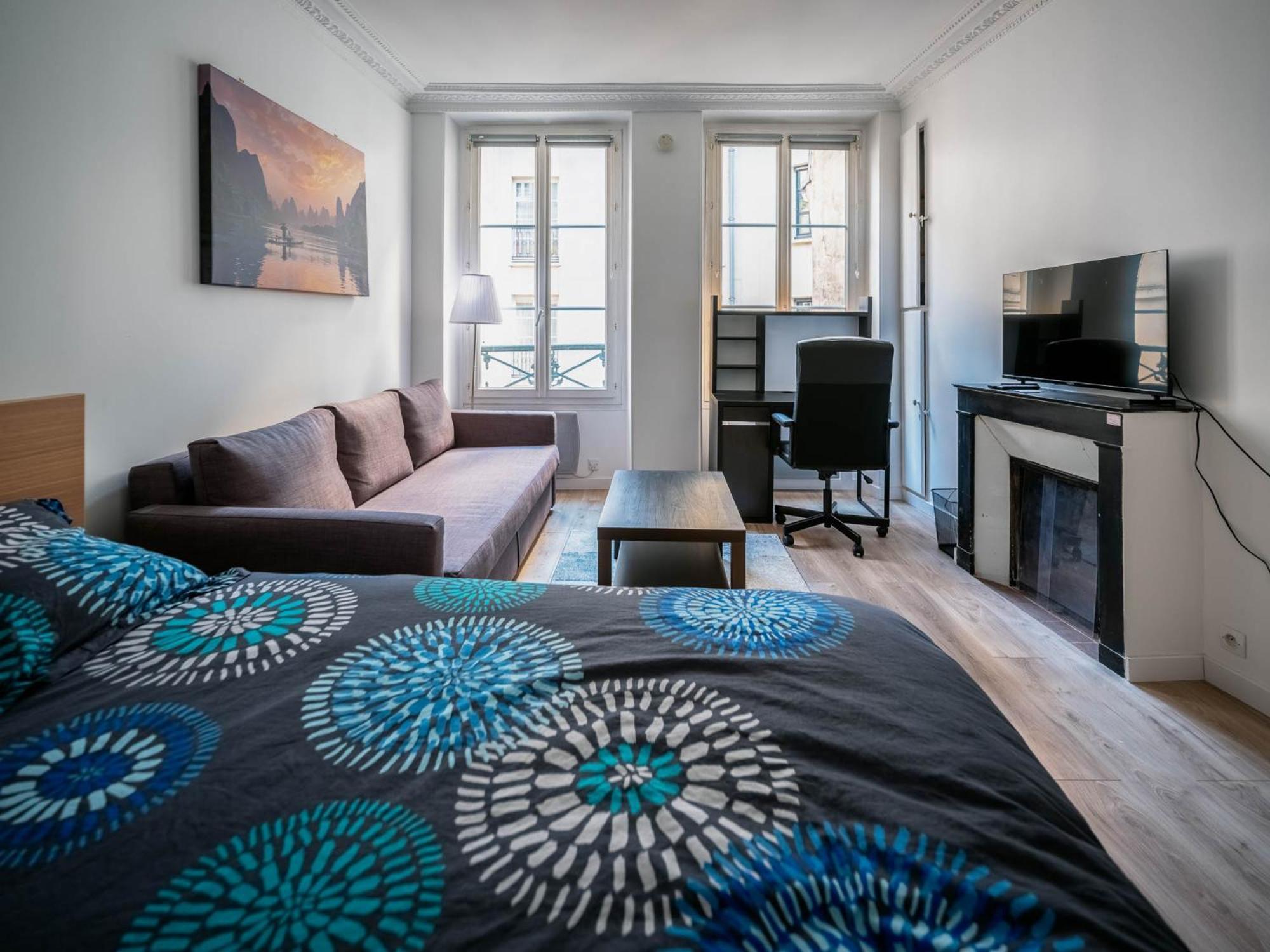 Flat 31m2 Near Pompidou Center, Marais, Les Halles, Mobility Lease Only Apartment