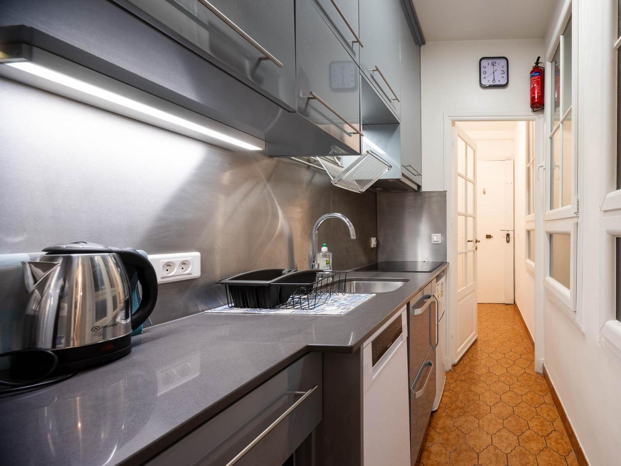 Flat 31m2 Near Pompidou Center, Marais, Les Halles, Mobility Lease Only Paris