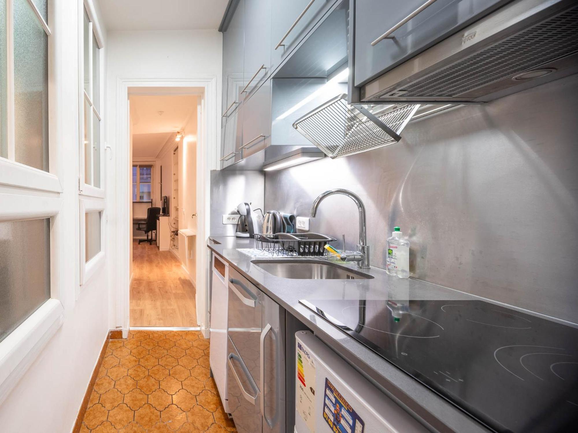 Flat 31m2 Near Pompidou Center, Marais, Les Halles, Mobility Lease Only Apartment Paris