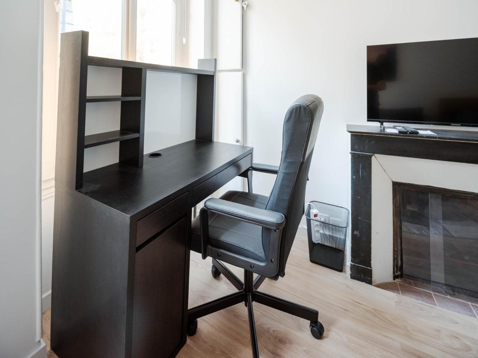 Apartment Flat 31m2 Near Pompidou Center, Marais, Les Halles, Mobility Lease Only Paris